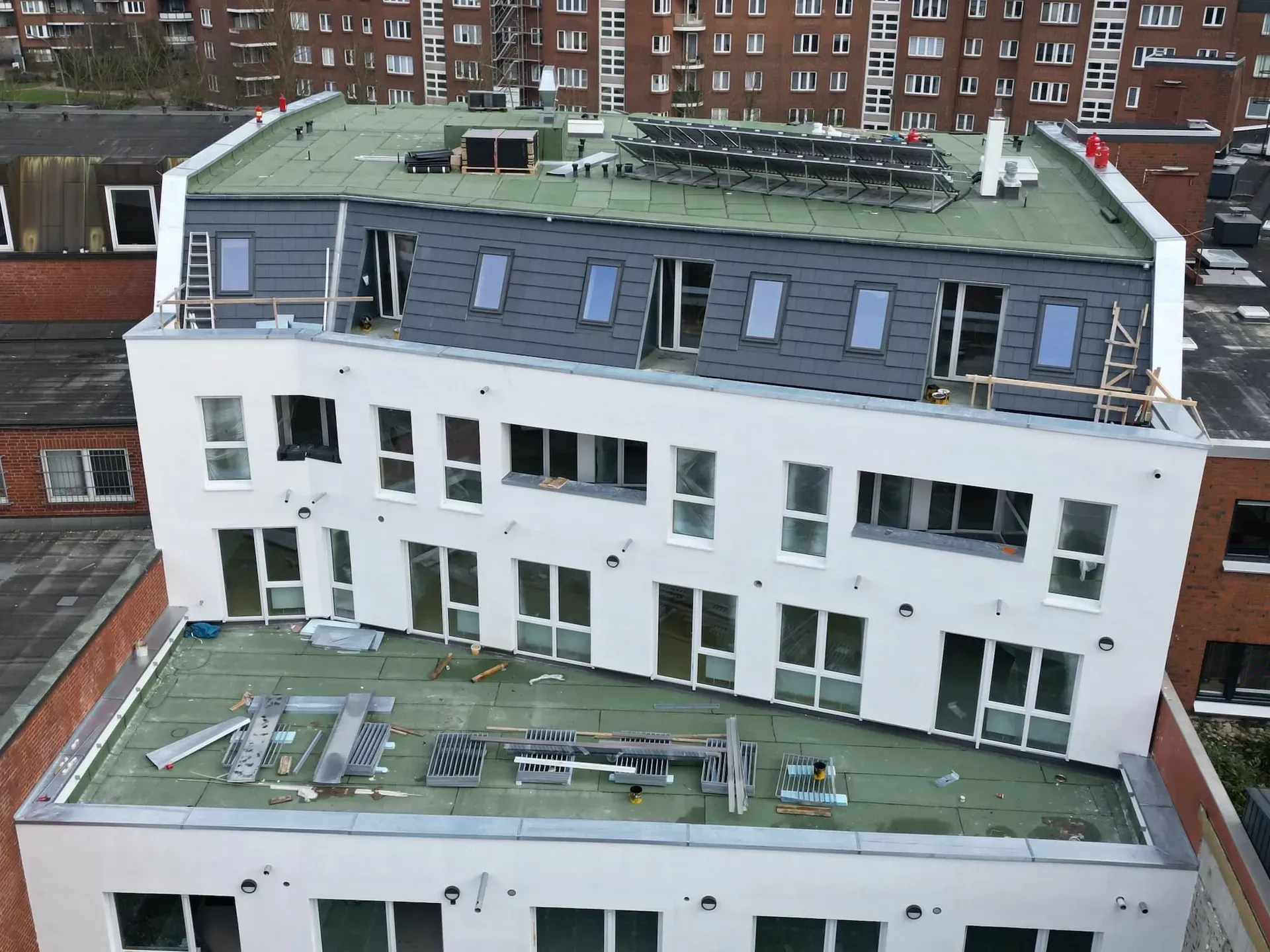 Flachdachsanierung eines Mehrfamilienhauses in Hamburg